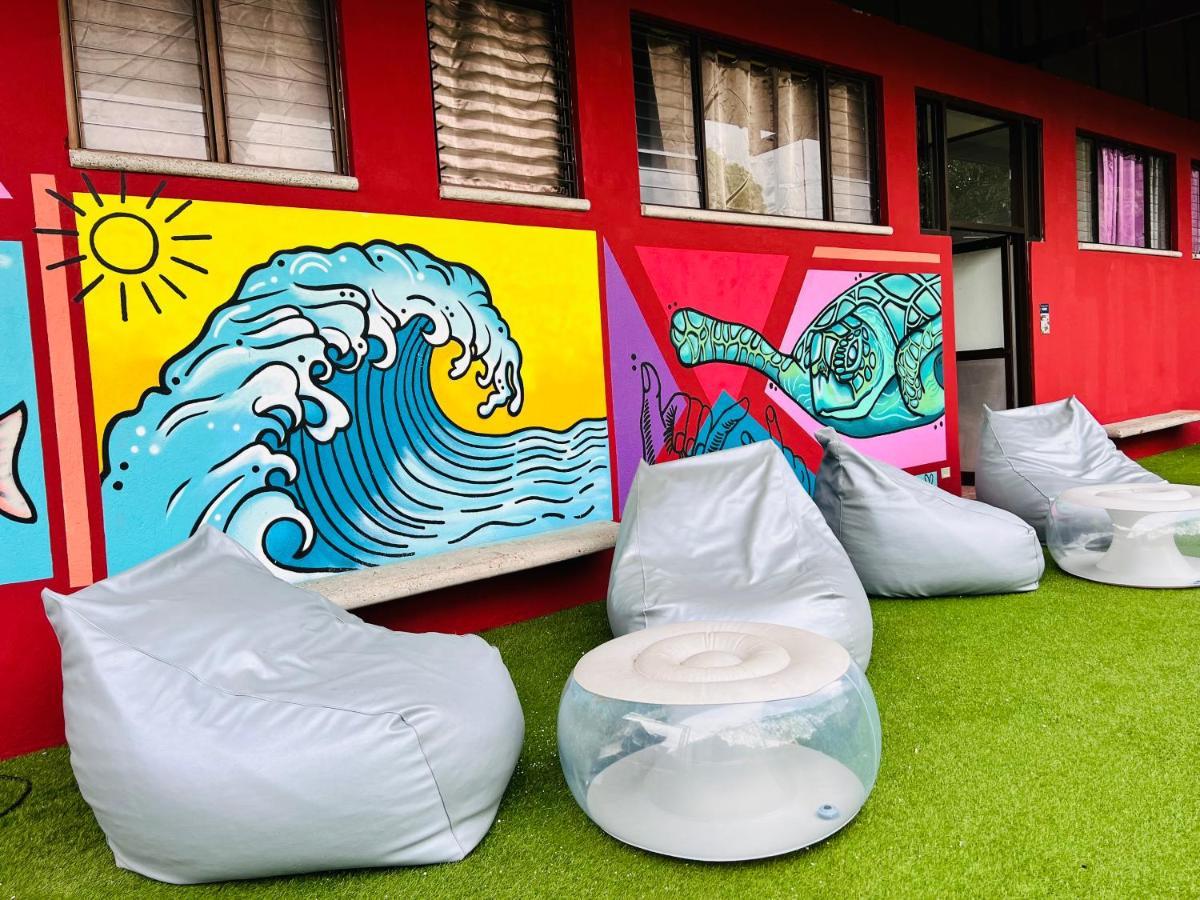 Hotel Adventure Lodge Jaco Bagian luar foto