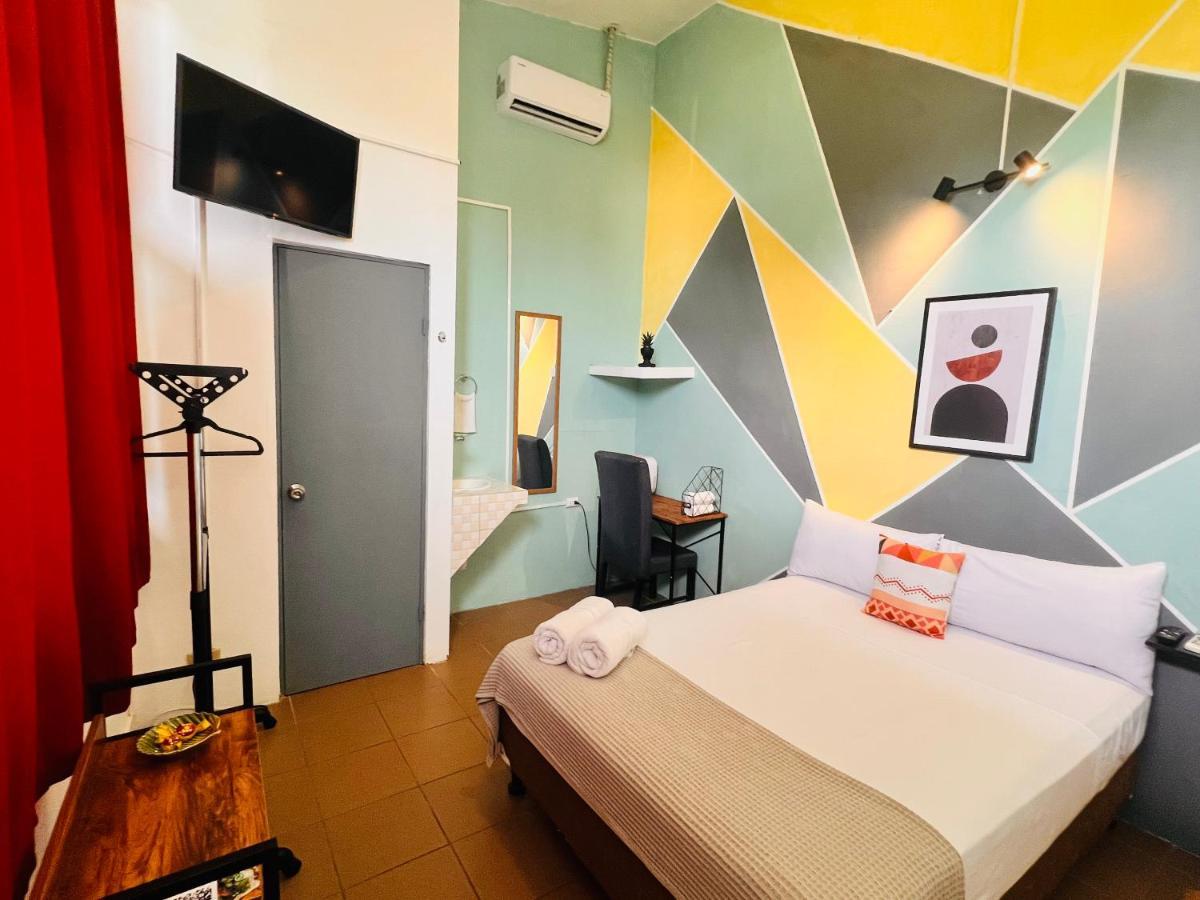 Hotel Adventure Lodge Jaco Bagian luar foto
