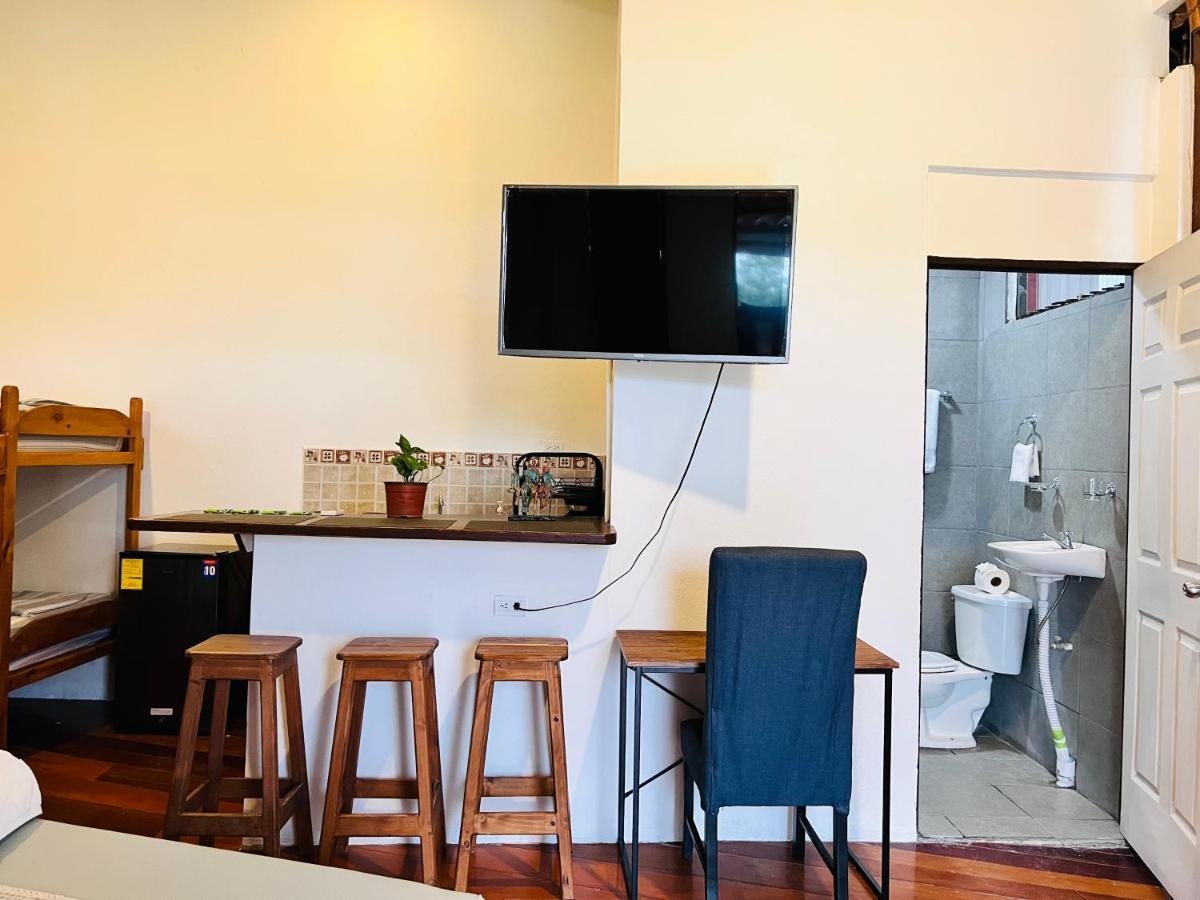 Hotel Adventure Lodge Jaco Bagian luar foto