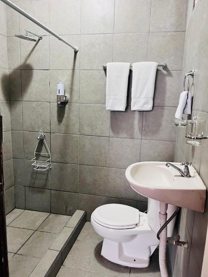 Hotel Adventure Lodge Jaco Bagian luar foto