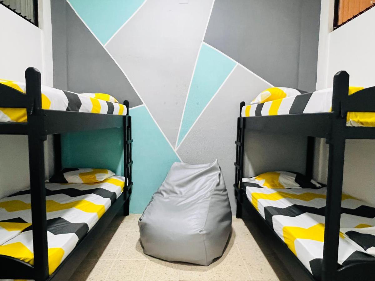 Hotel Adventure Lodge Jaco Bagian luar foto