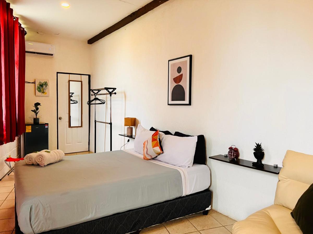 Hotel Adventure Lodge Jaco Bagian luar foto