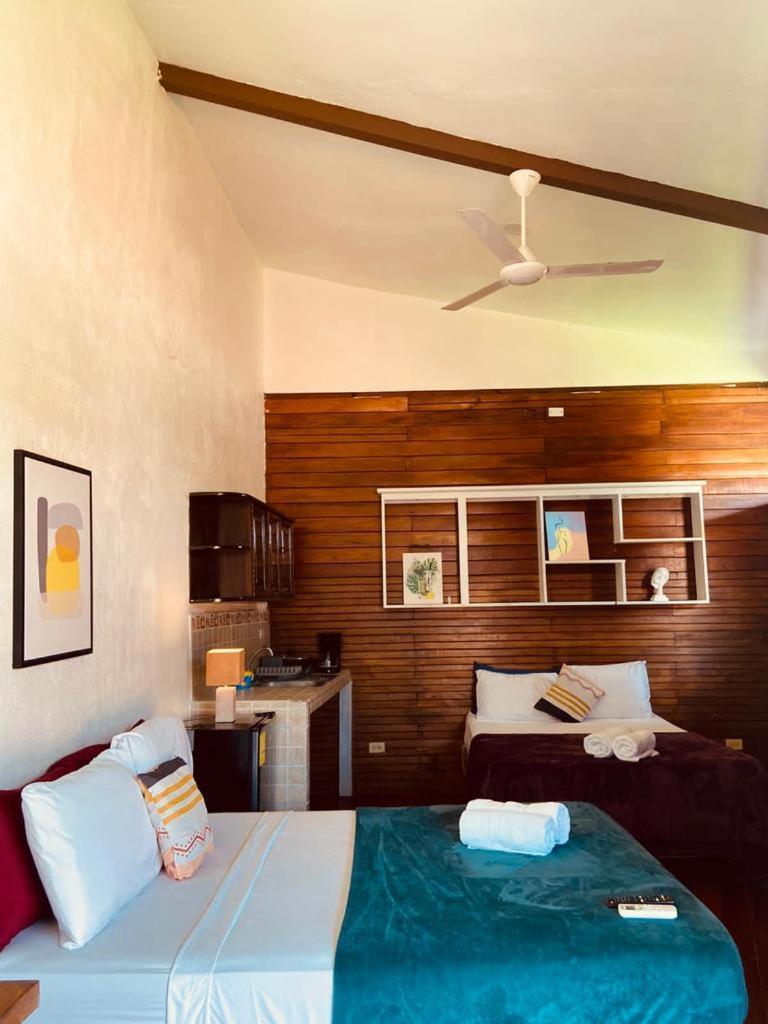 Hotel Adventure Lodge Jaco Bagian luar foto