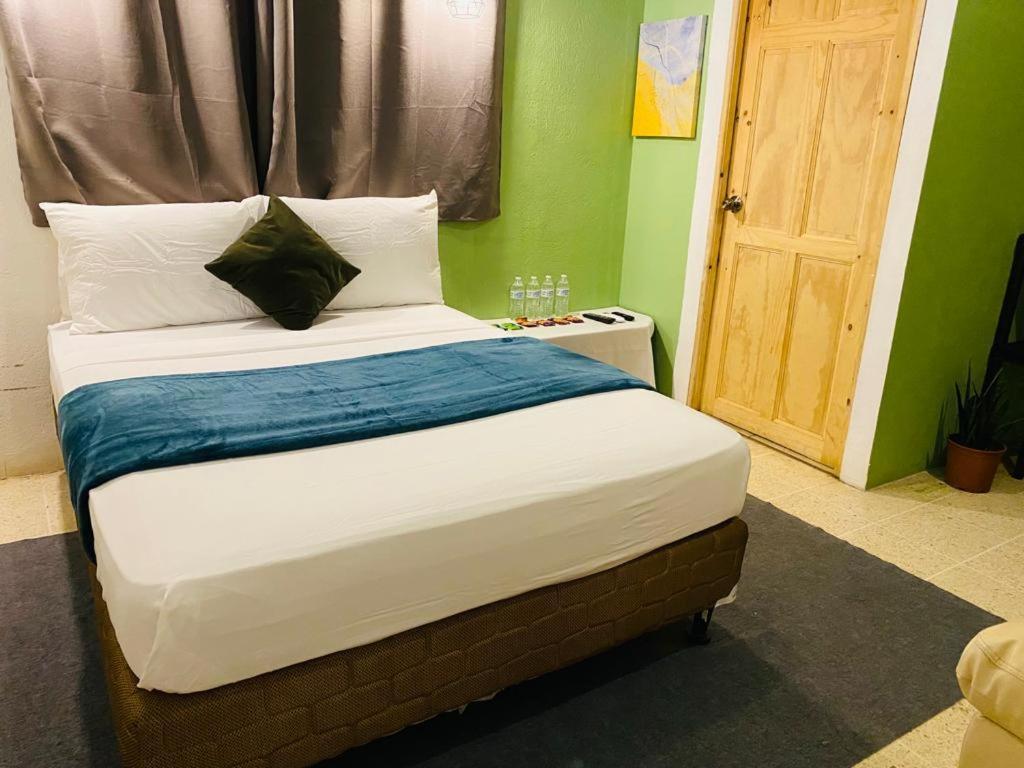 Hotel Adventure Lodge Jaco Bagian luar foto