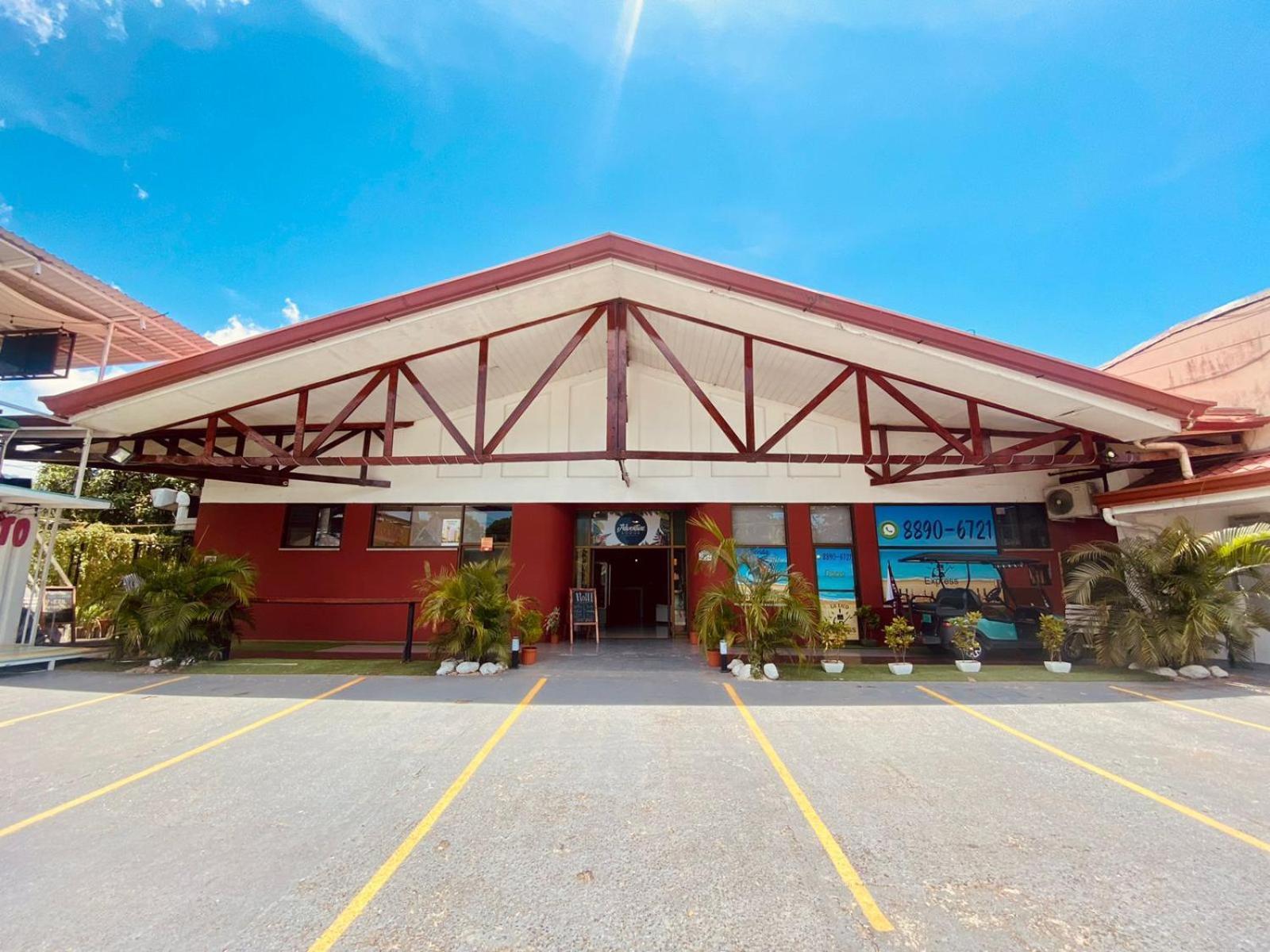 Hotel Adventure Lodge Jaco Bagian luar foto