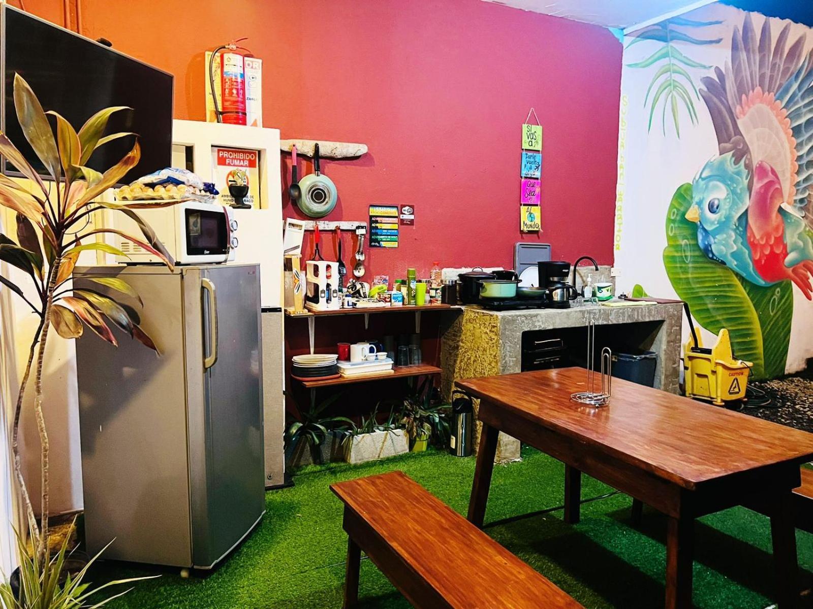 Hotel Adventure Lodge Jaco Bagian luar foto