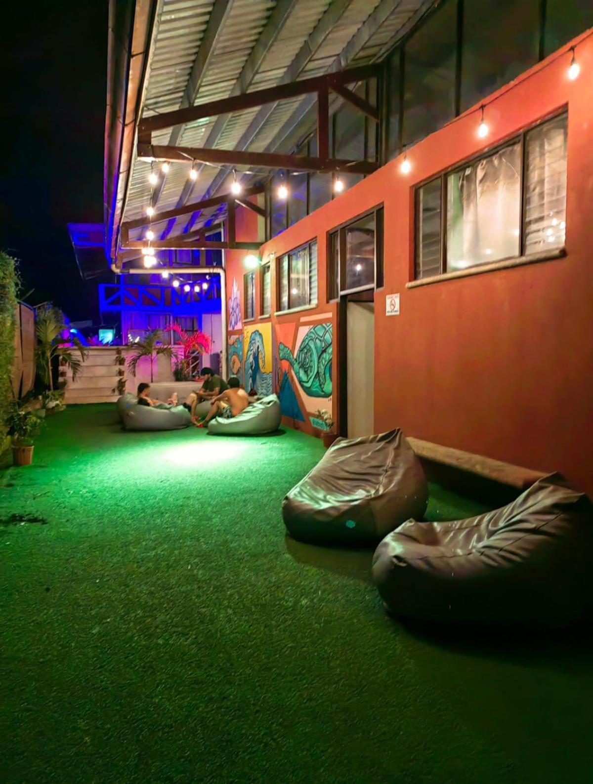 Hotel Adventure Lodge Jaco Bagian luar foto